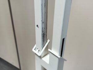 Portant métallique blanc à 2 bras réglables – H184 cm