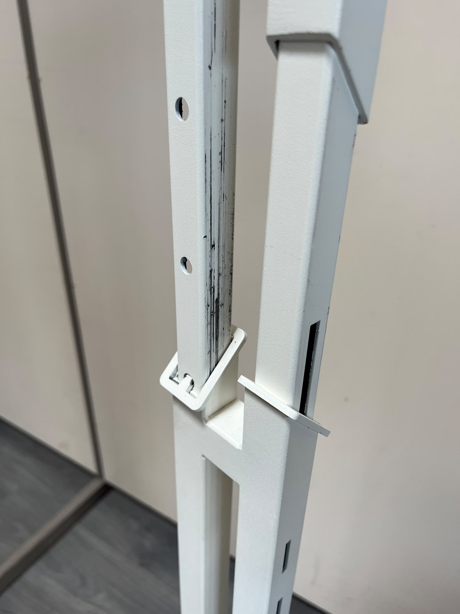 Portant métallique blanc à 2 bras réglables – H184 cm