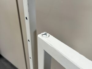 Portant métallique blanc à 2 bras réglables – H184 cm