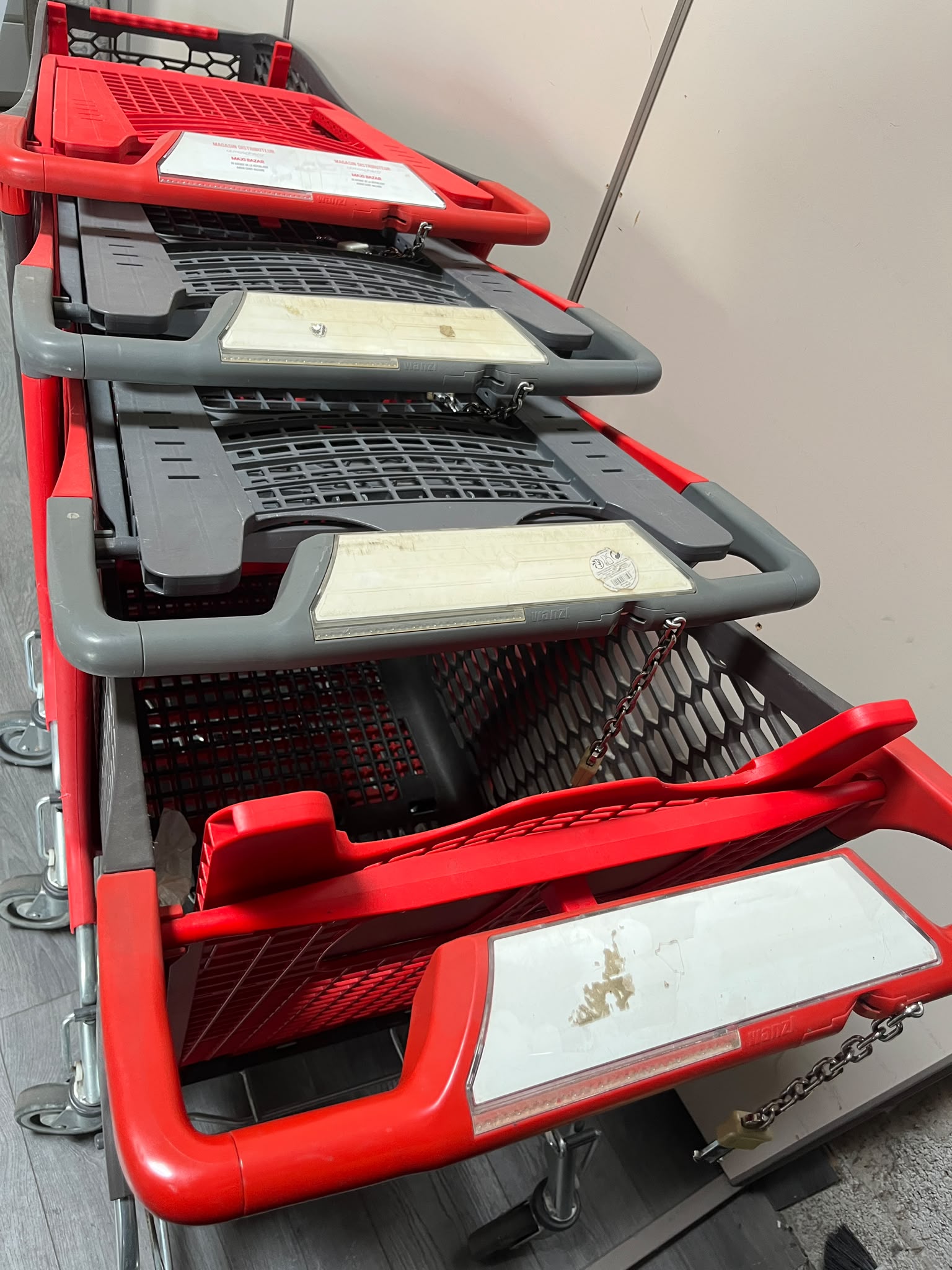 Lot de 4 chariots de magasin WANZL TANGO 240P – 240 L