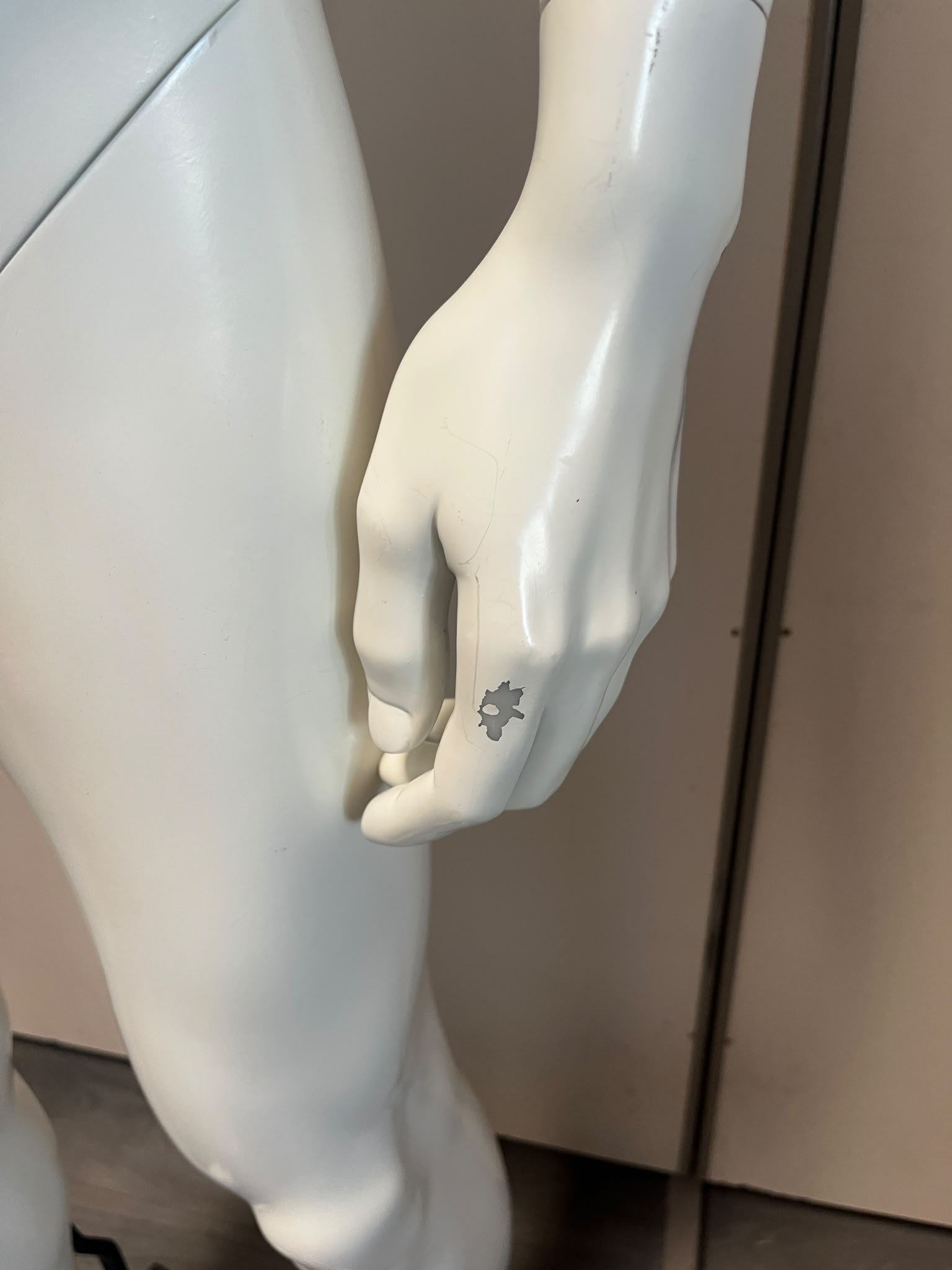 Mannequin homme complet en fibre de verre – H190 cm