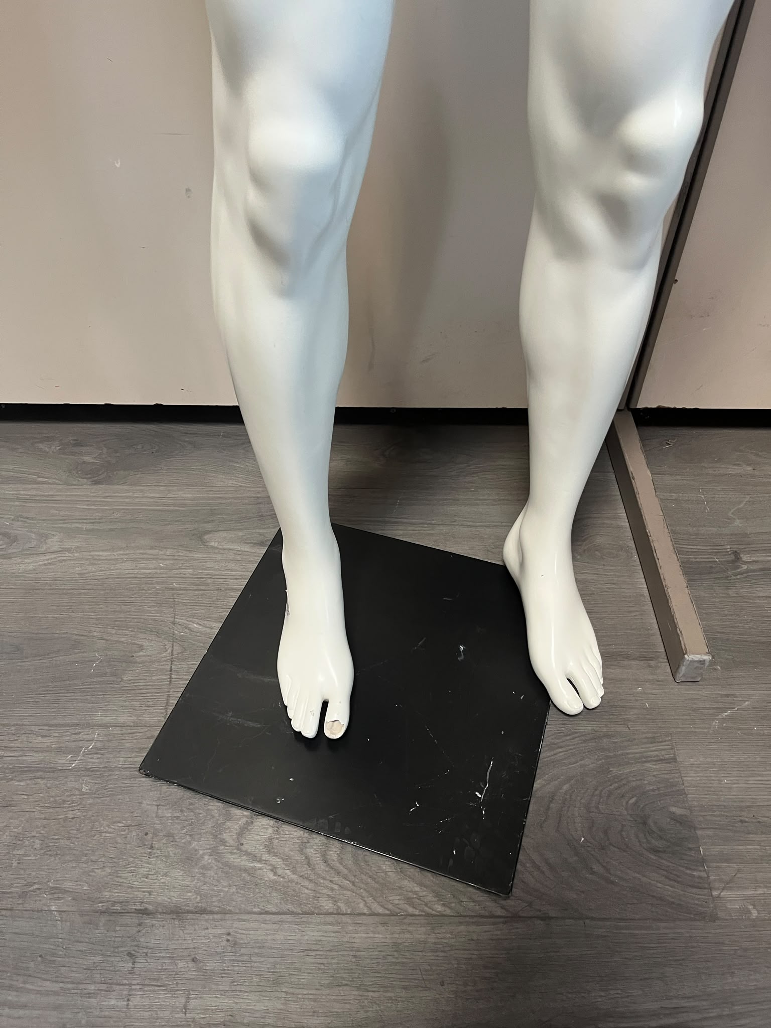 Mannequin homme complet en fibre de verre – H190 cm