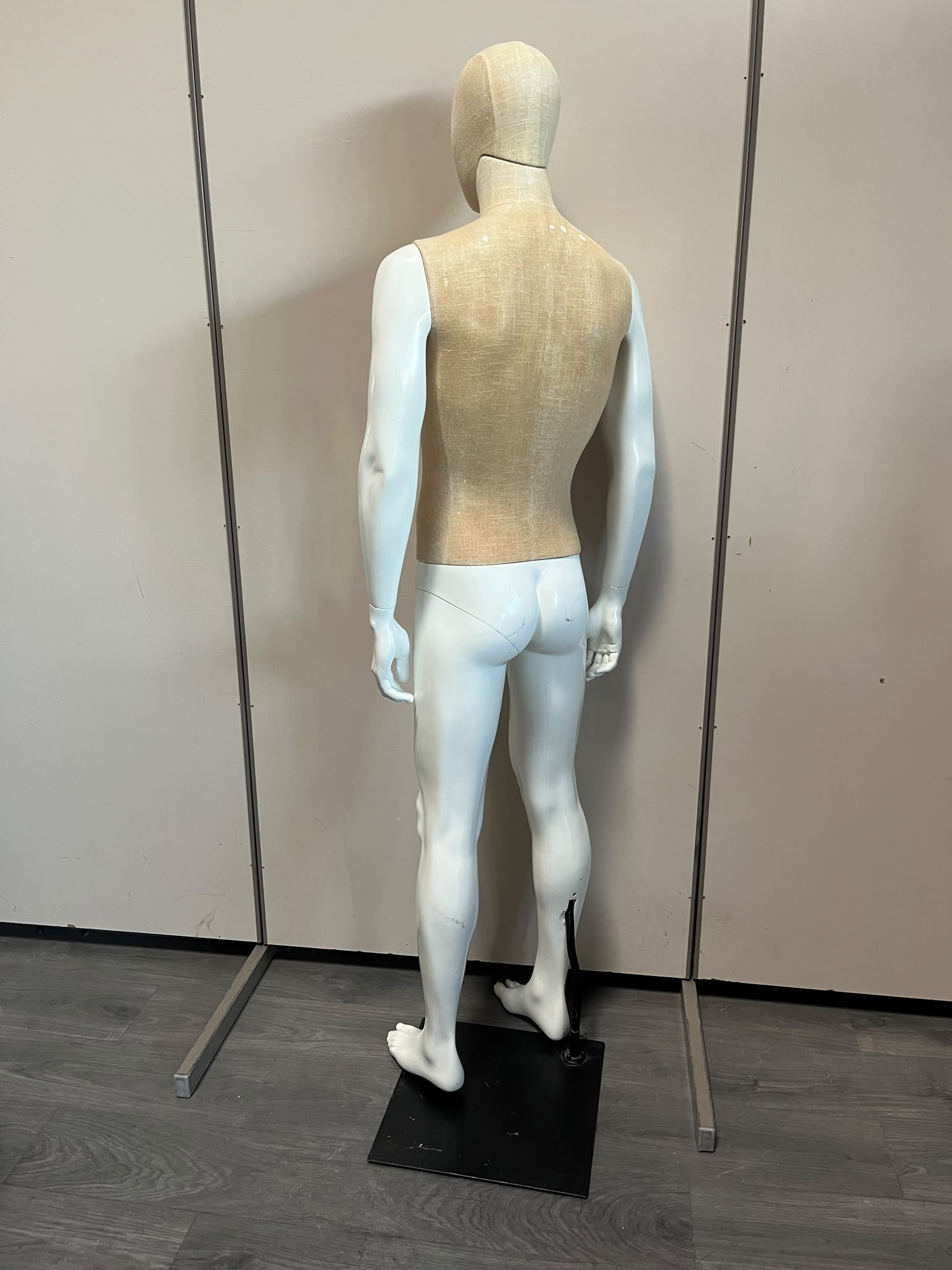 Mannequin homme complet en fibre de verre – H190 cm