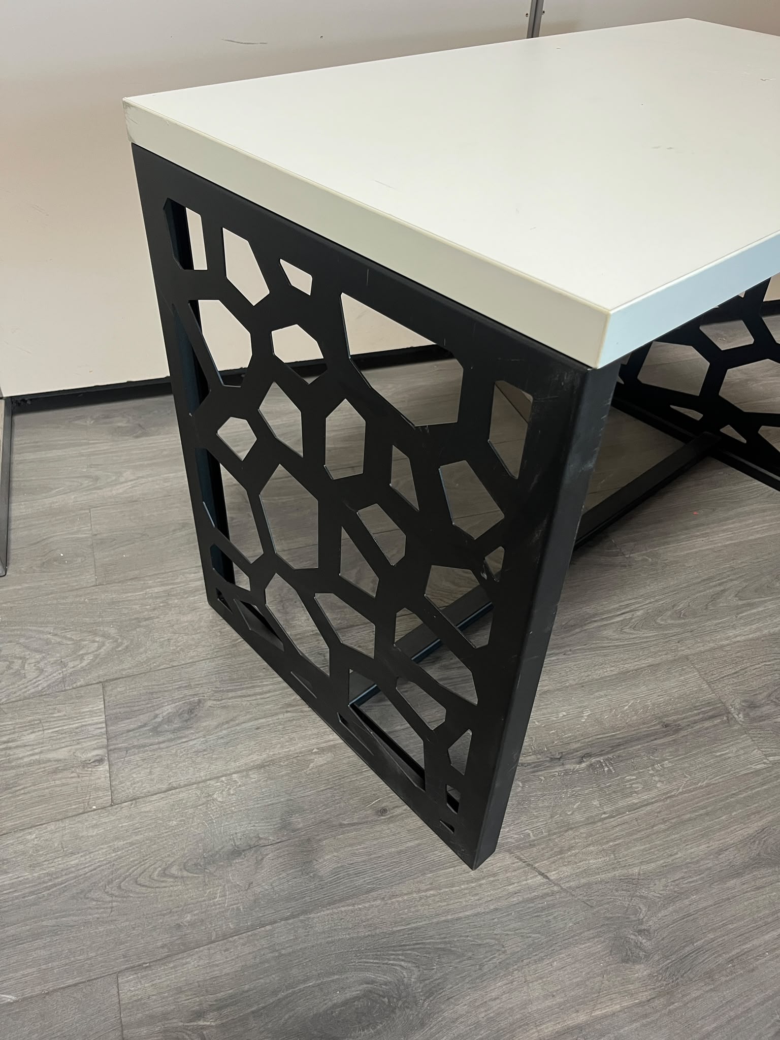 Table design bois et métal blanc et noir – L100 cm