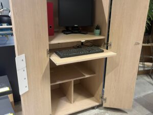 Armoire en bois sur roulettes avec tiroir coulissant – L66,5 cm