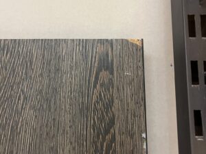 Panneau rainuré mural en bois avec broches – H200 cm