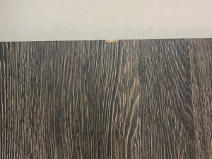 Panneau rainuré mural en bois avec broches – H200 cm