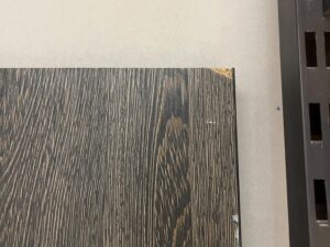 Panneau rainuré mural en bois avec broches – H200 cm