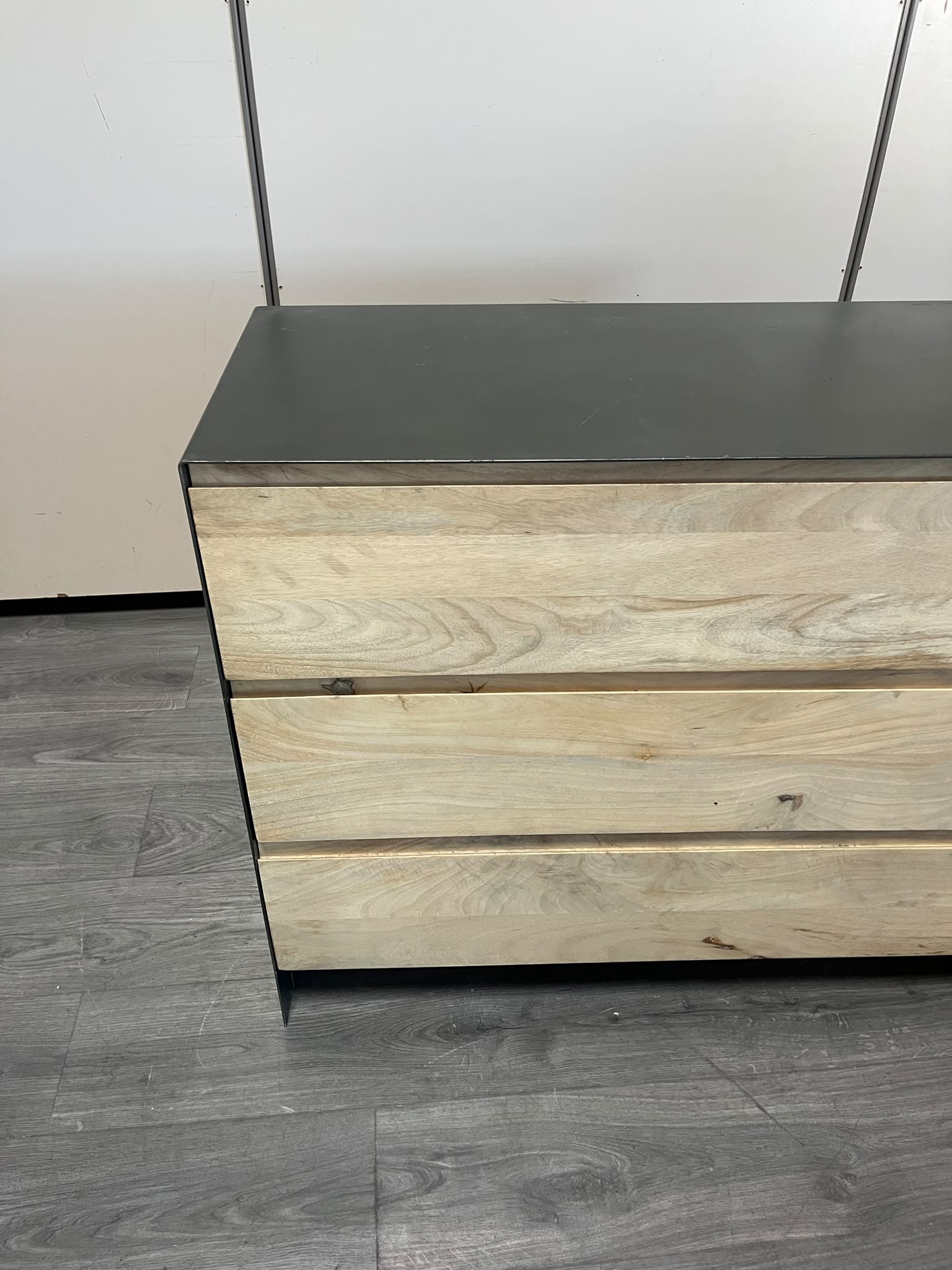 Commode 3 tiroirs noir et bois brut – L98 cm