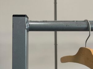 Portant de stockage gris sur roulettes – L140 cm