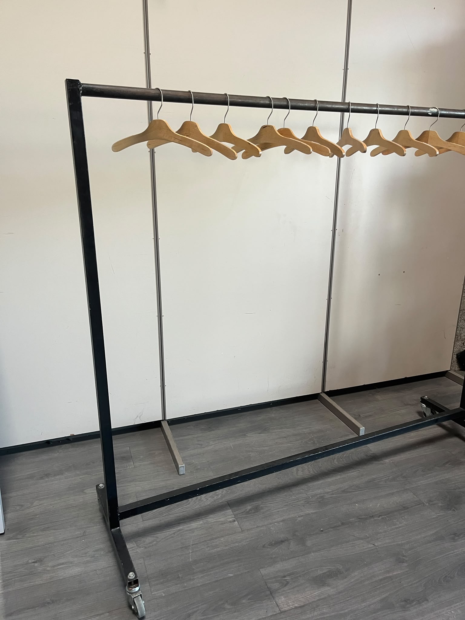 Portant de stockage noir sur roulettes – L187 cm