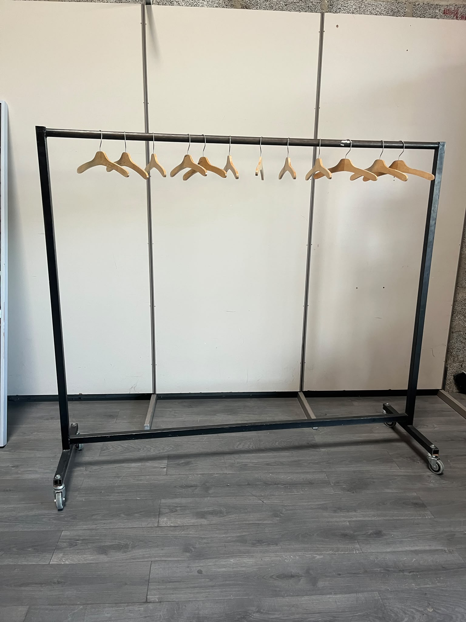 Portant de stockage noir sur roulettes – L187 cm