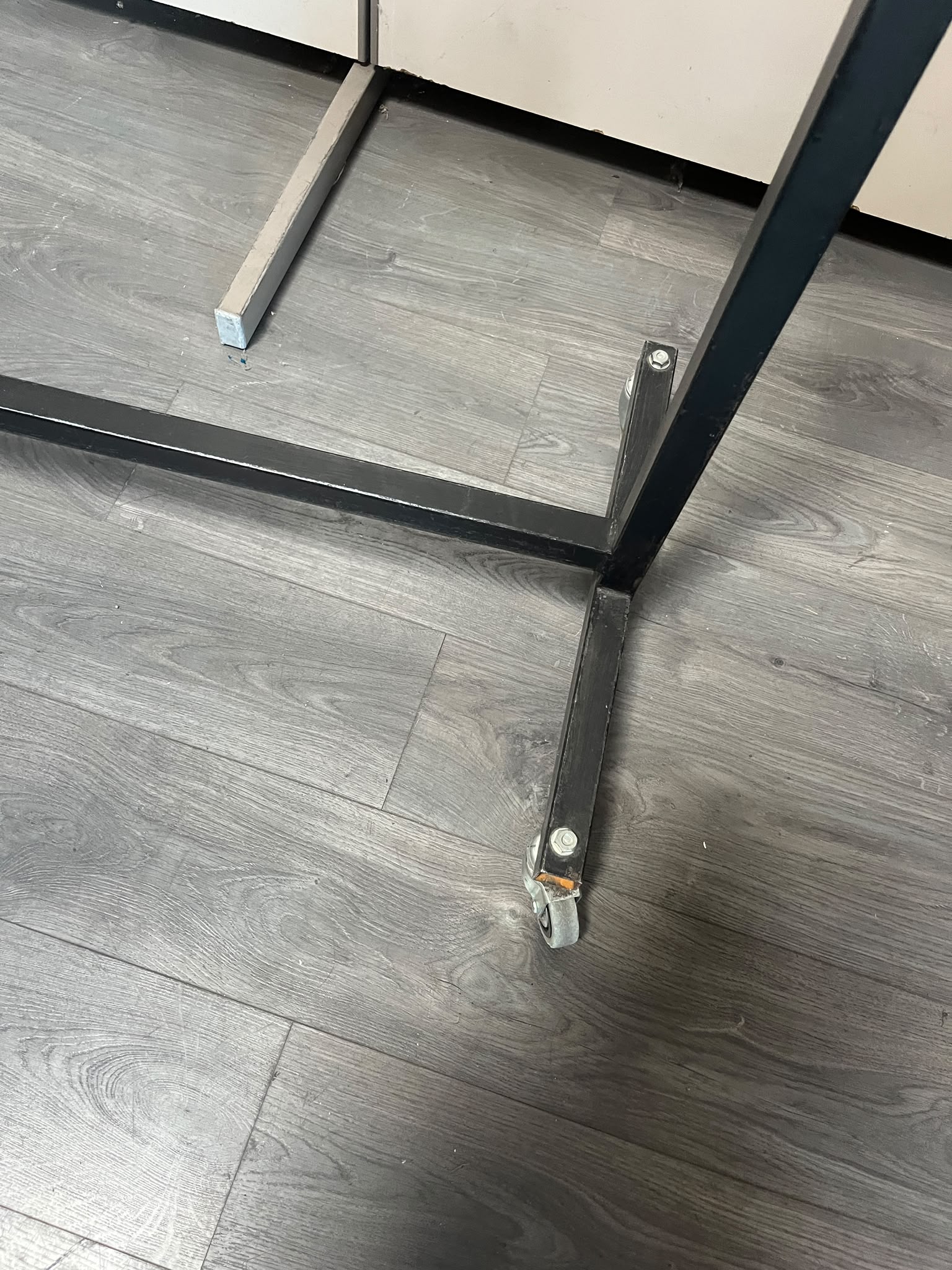 Portant de stockage noir sur roulettes – L187 cm