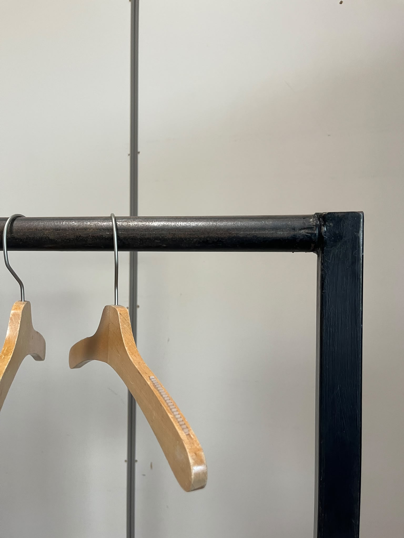 Portant de stockage noir sur roulettes – L187 cm