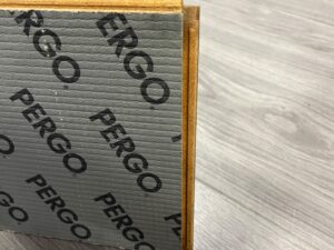 CHA – Parquet stratifié Pergo bois clair naturel 20 x 121 cm