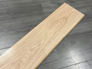 CHA – Parquet stratifié Pergo bois clair naturel 20 x 121 cm