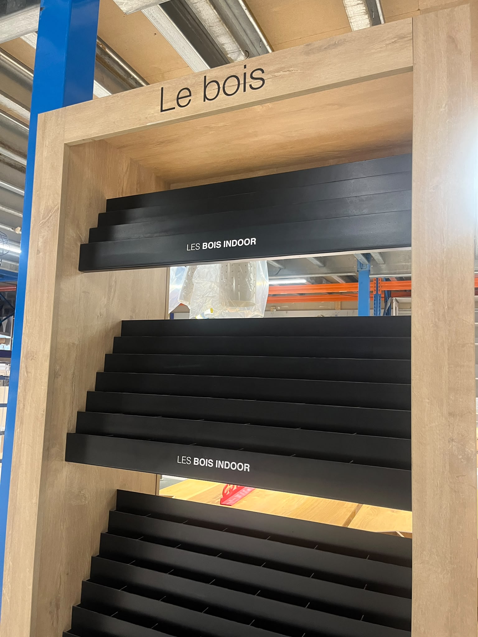 Meuble de présentation sur roulettes avec tiroirs – H220 cm