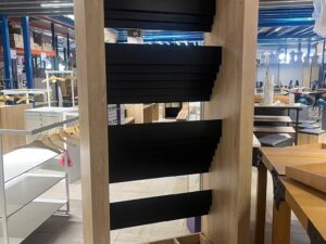 Meuble de présentation sur roulettes avec tiroirs – H220 cm