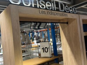 Meuble penderie de présentation sur roulettes avec crochets S – H220 cm