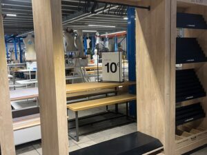 Meuble penderie de présentation sur roulettes avec crochets S – H220 cm