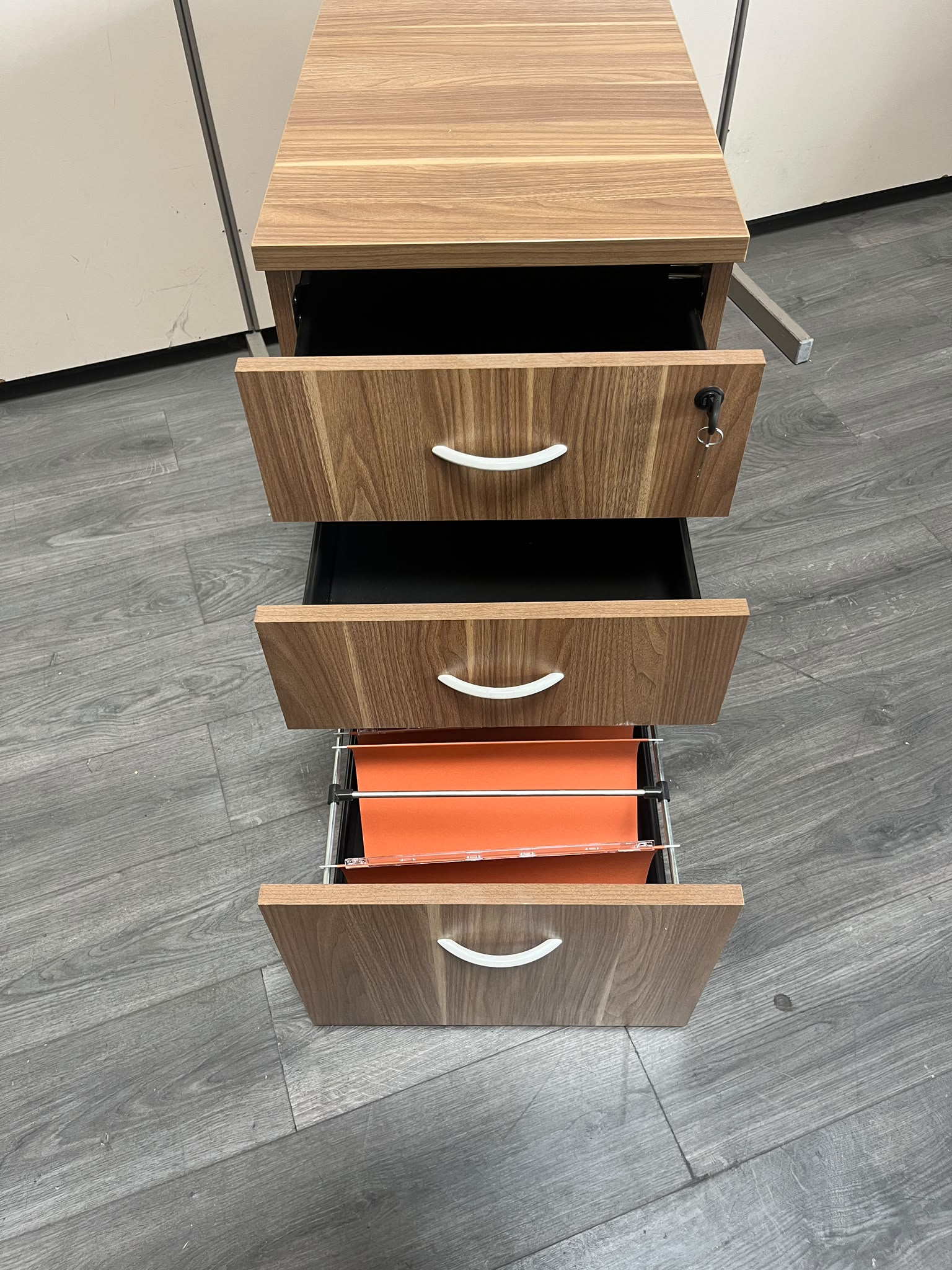 Caisson de bureau marron avec tiroir range-documents – H72 cm