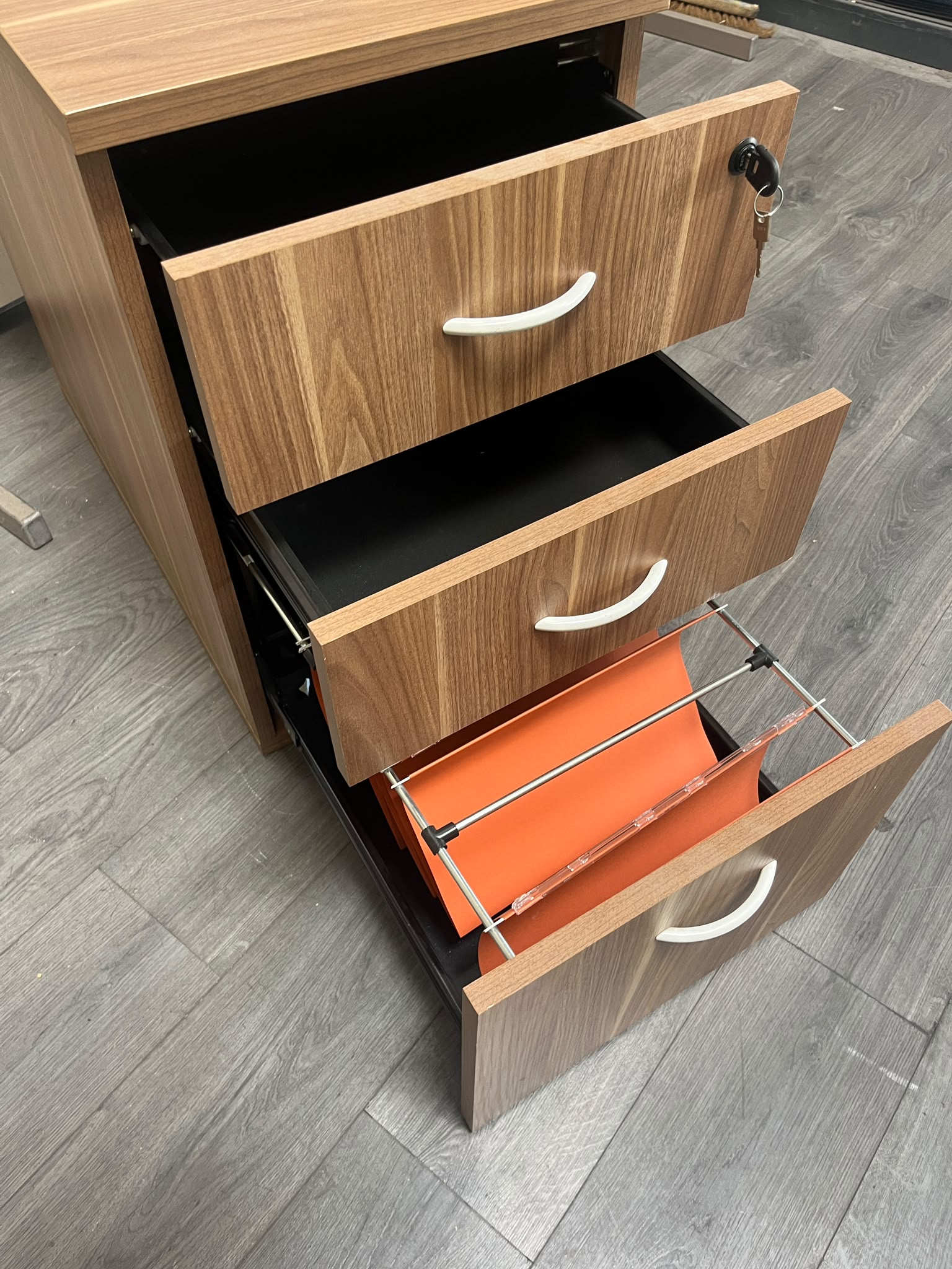 Caisson de bureau marron avec tiroir range-documents – H72 cm