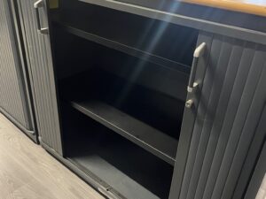 Armoire basse de bureau noire avec plateau bois – L120 cm