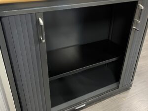 Armoire basse métallique noire avec plateau bois – L120 cm