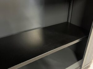 Armoire basse métallique noire avec plateau bois – L120 cm