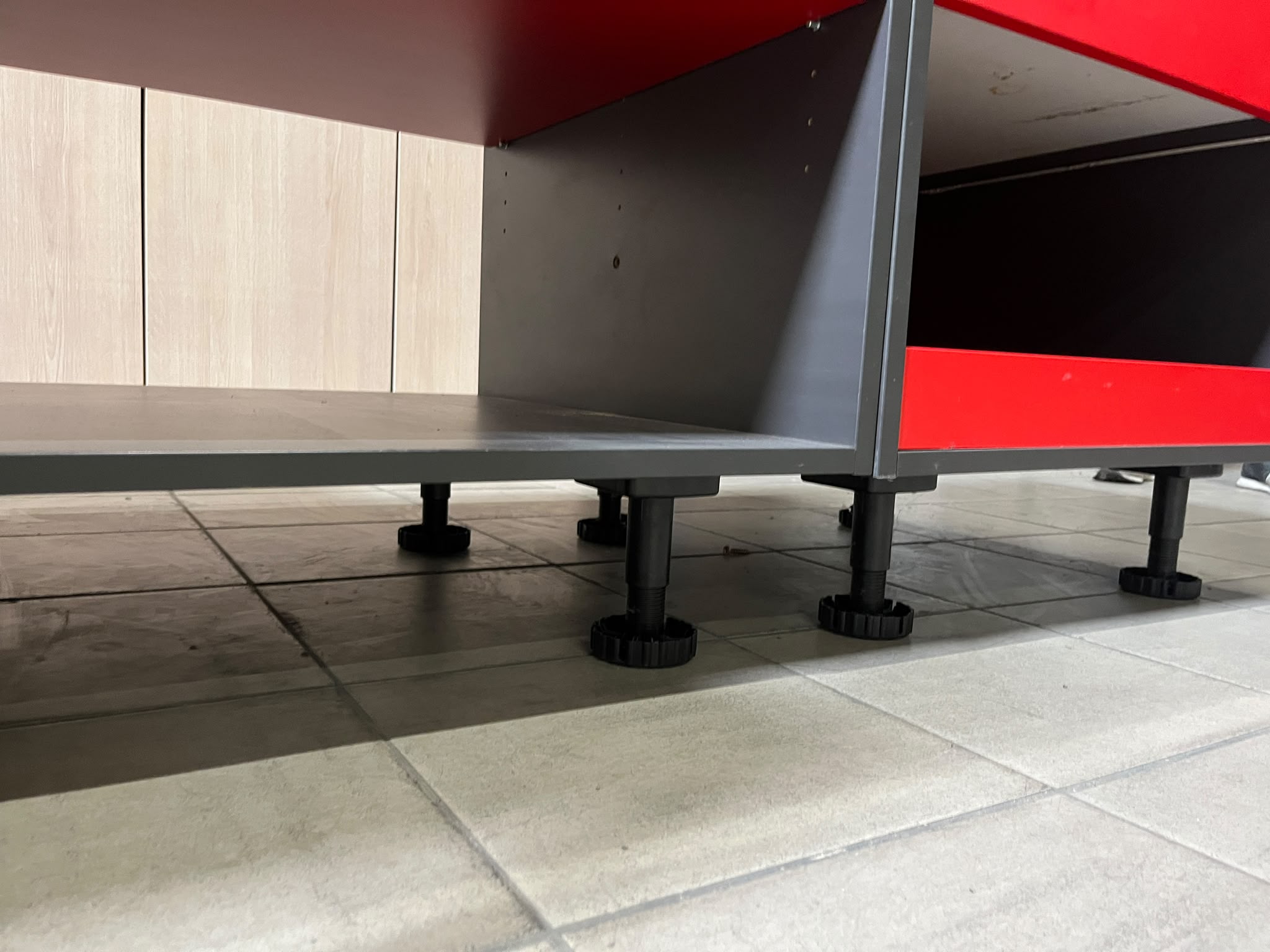 Double bac soldeur gris et rouge avec tiroir – L133 cm