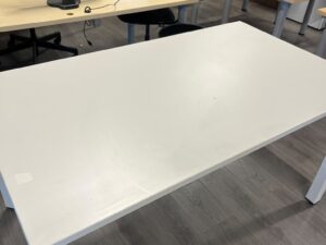 Bureau droit blanc en bois et métal – L140 cm