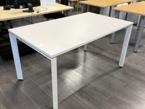 Bureau droit blanc en bois et métal – L140 cm