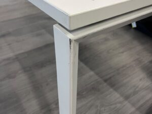 Bureau droit blanc en bois et métal – L140 cm