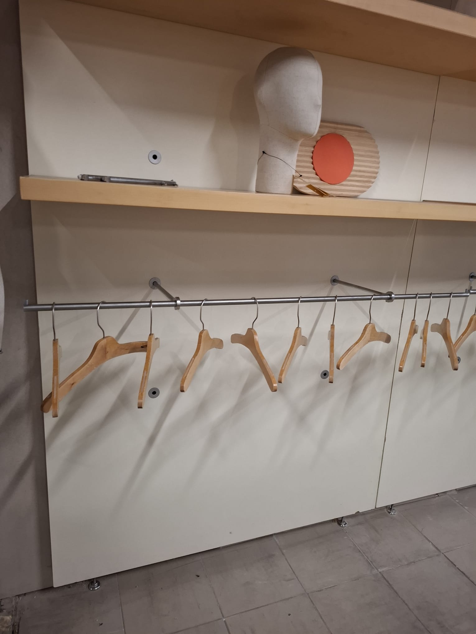 Elément Mural de Présentation + Accessoires L 125 cm – Image 3