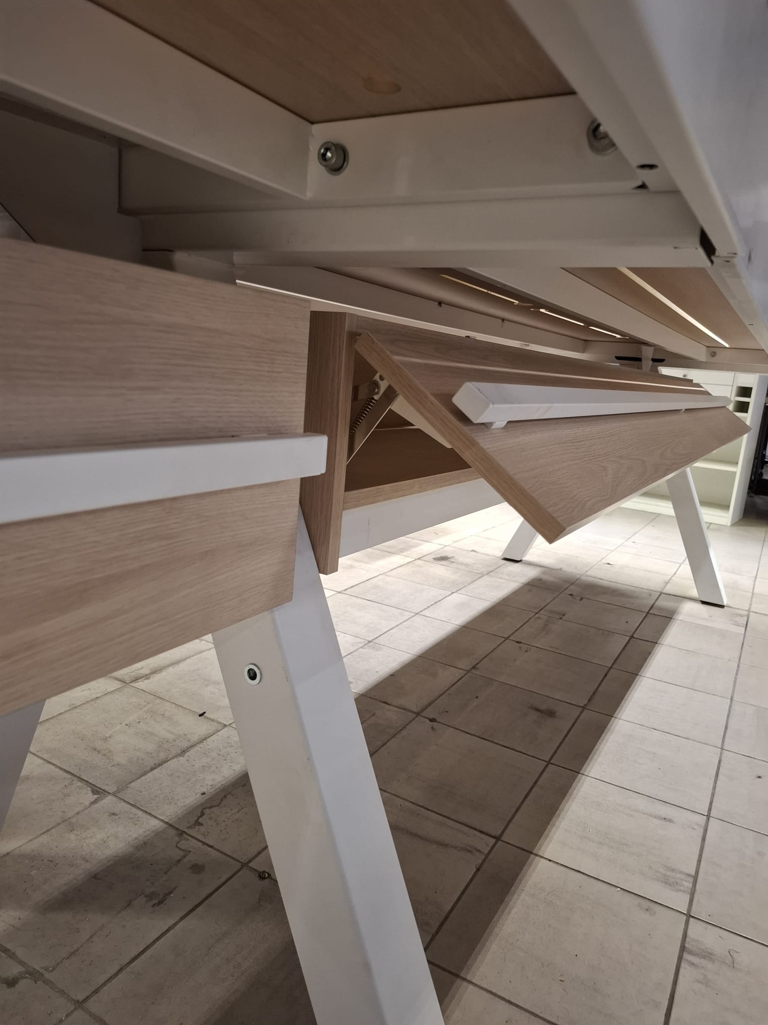 Table de présentation avec trappes de rangement L 500 cm – Image 7