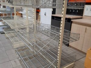 Gondole centrale avec corbeilles