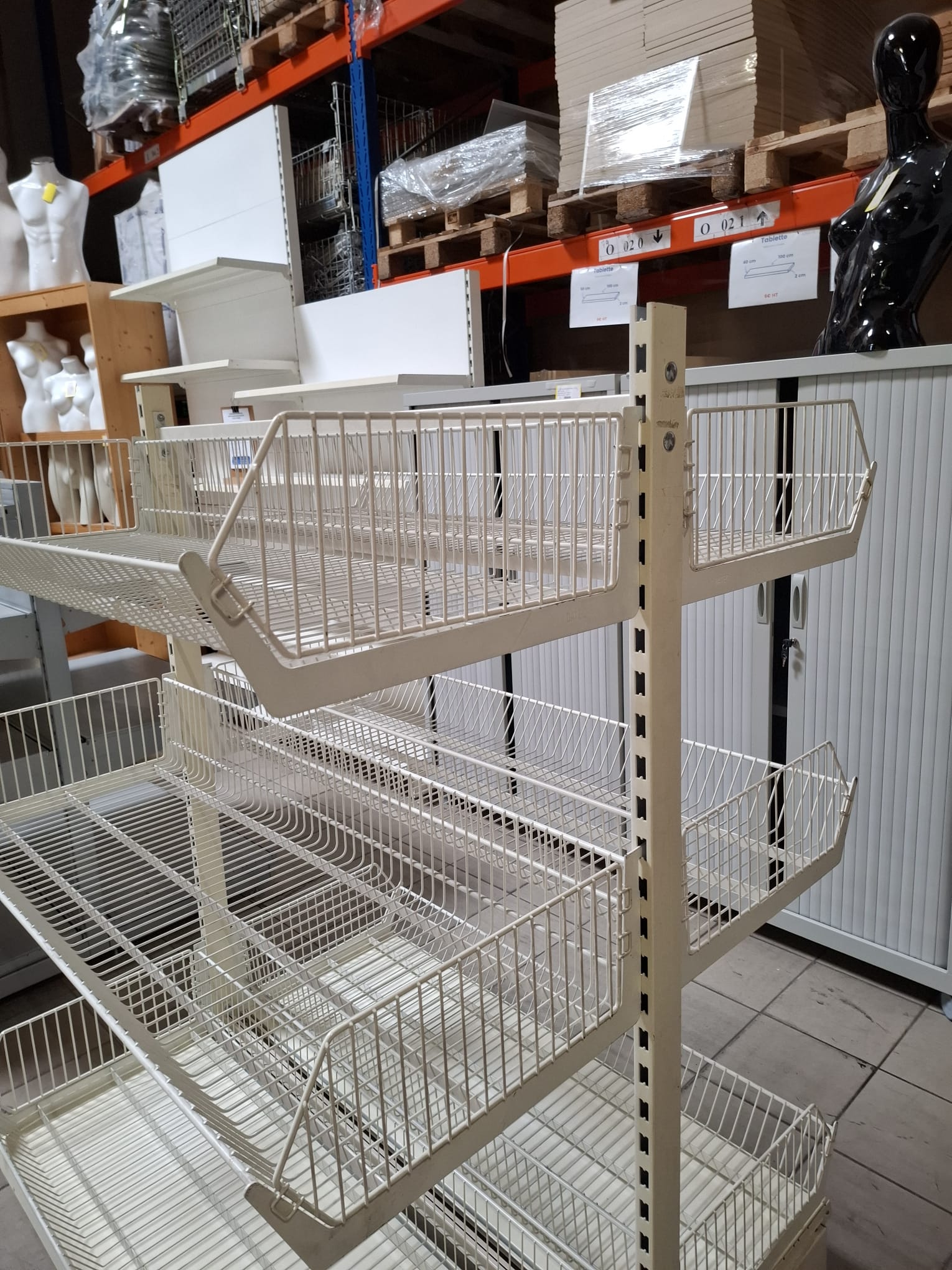 Gondole centrale avec 6 corbeilles – L129 cm