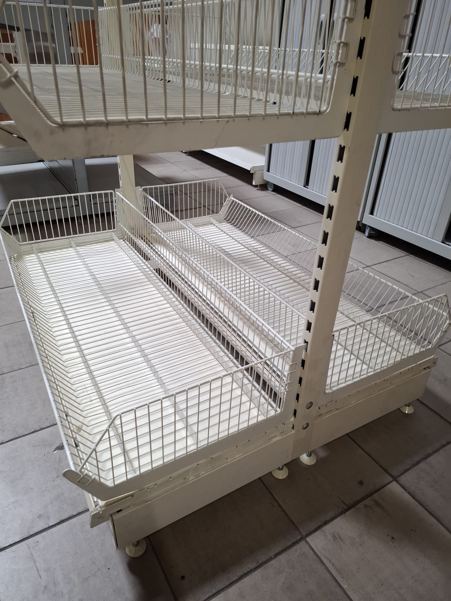 Gondole centrale avec 6 corbeilles – L129 cm