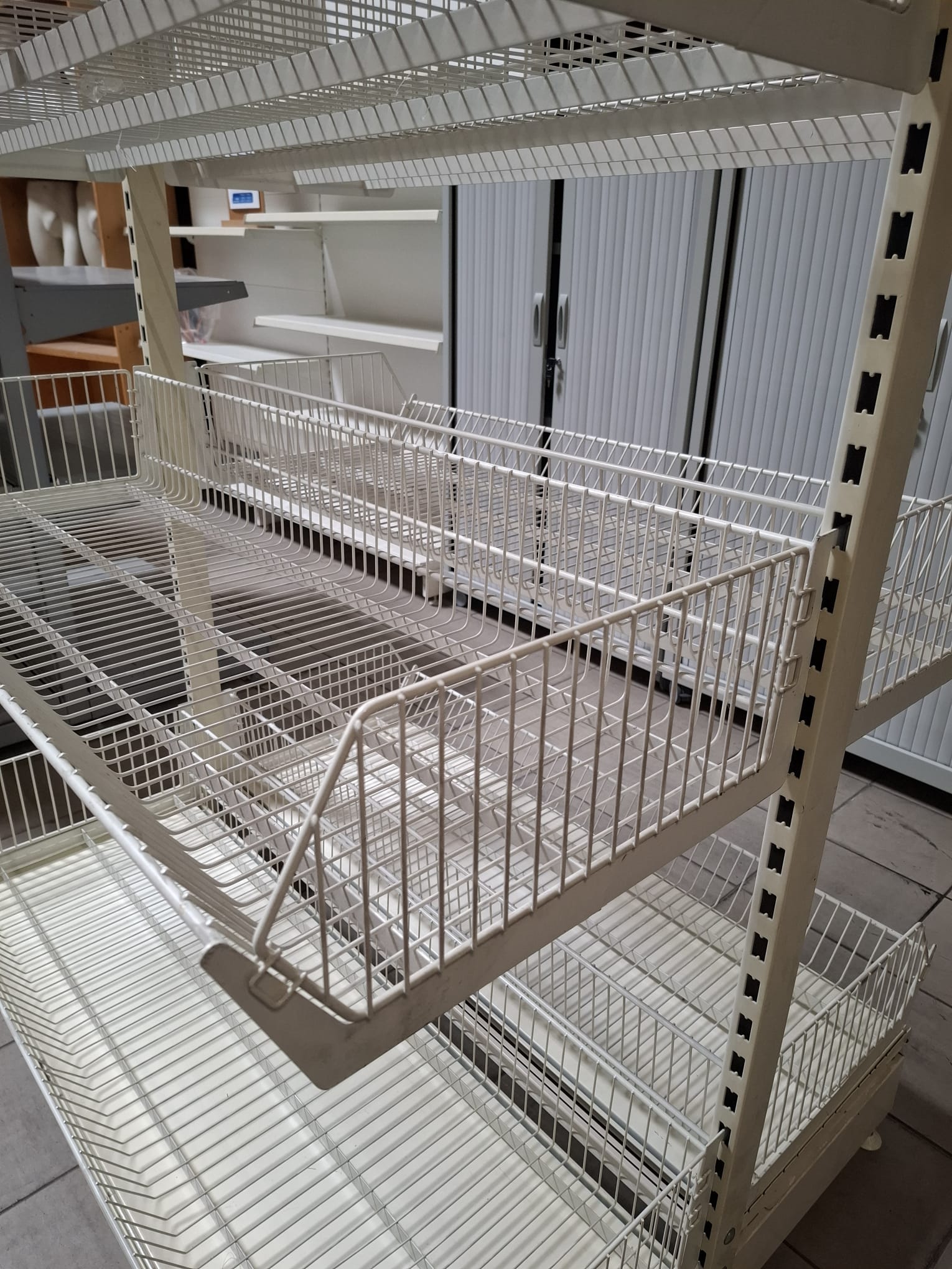 Gondole centrale avec 6 corbeilles – L129 cm