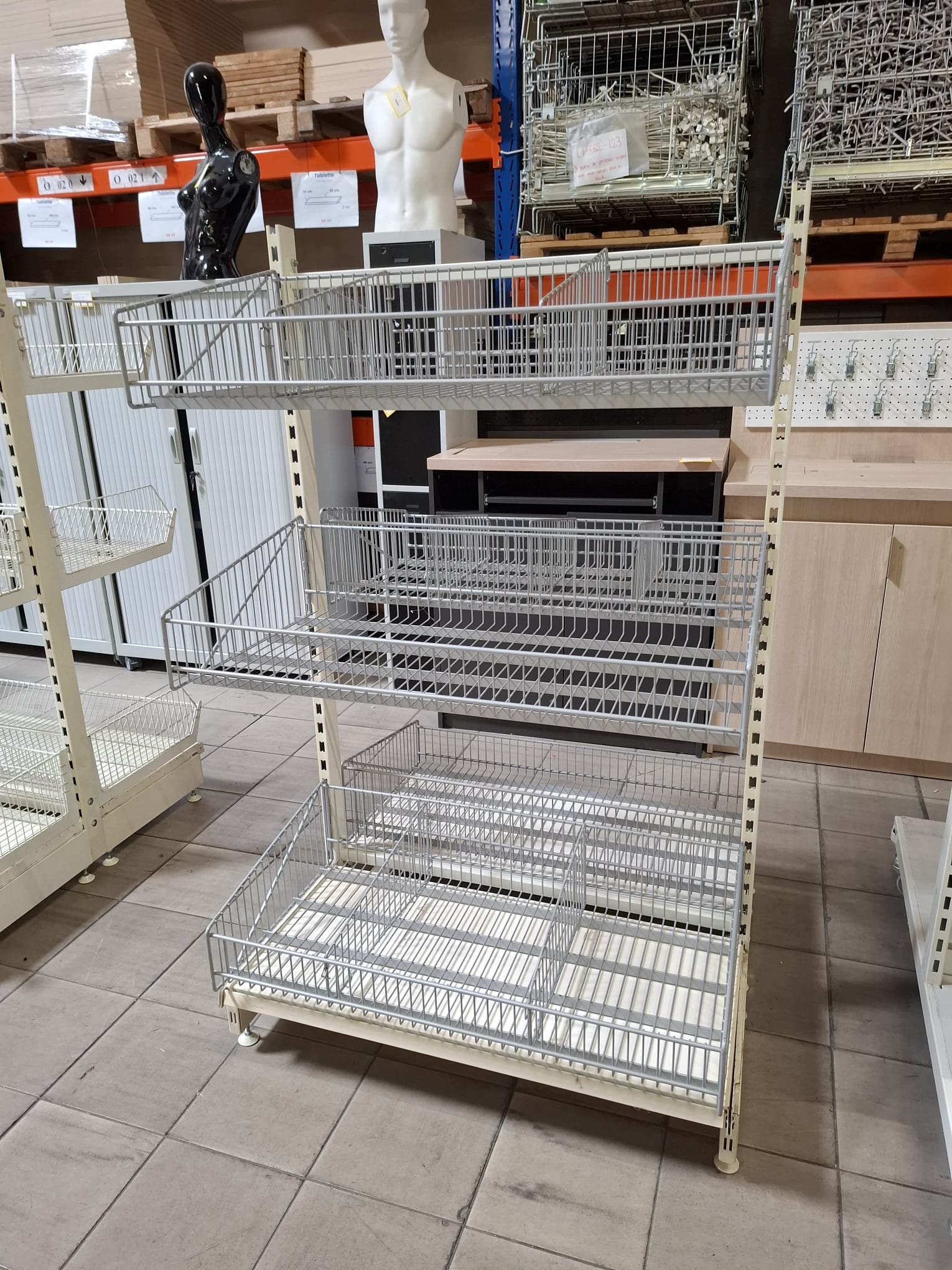 Gondole centrale avec 6 corbeilles – L104 cm