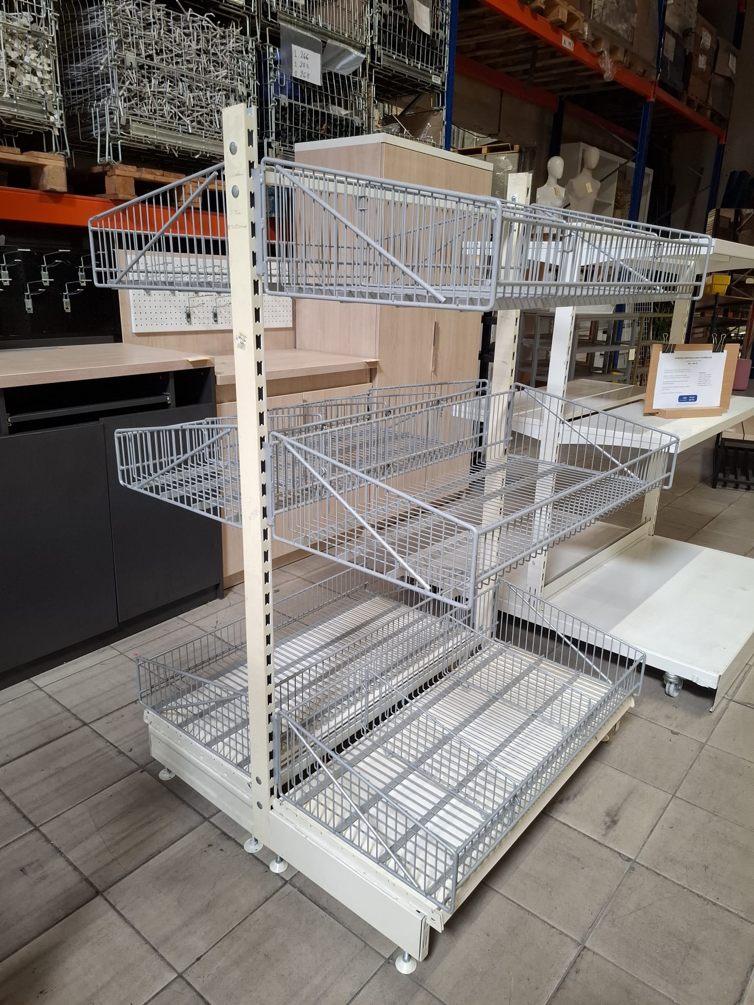 Gondole centrale avec 6 corbeilles – L104 cm