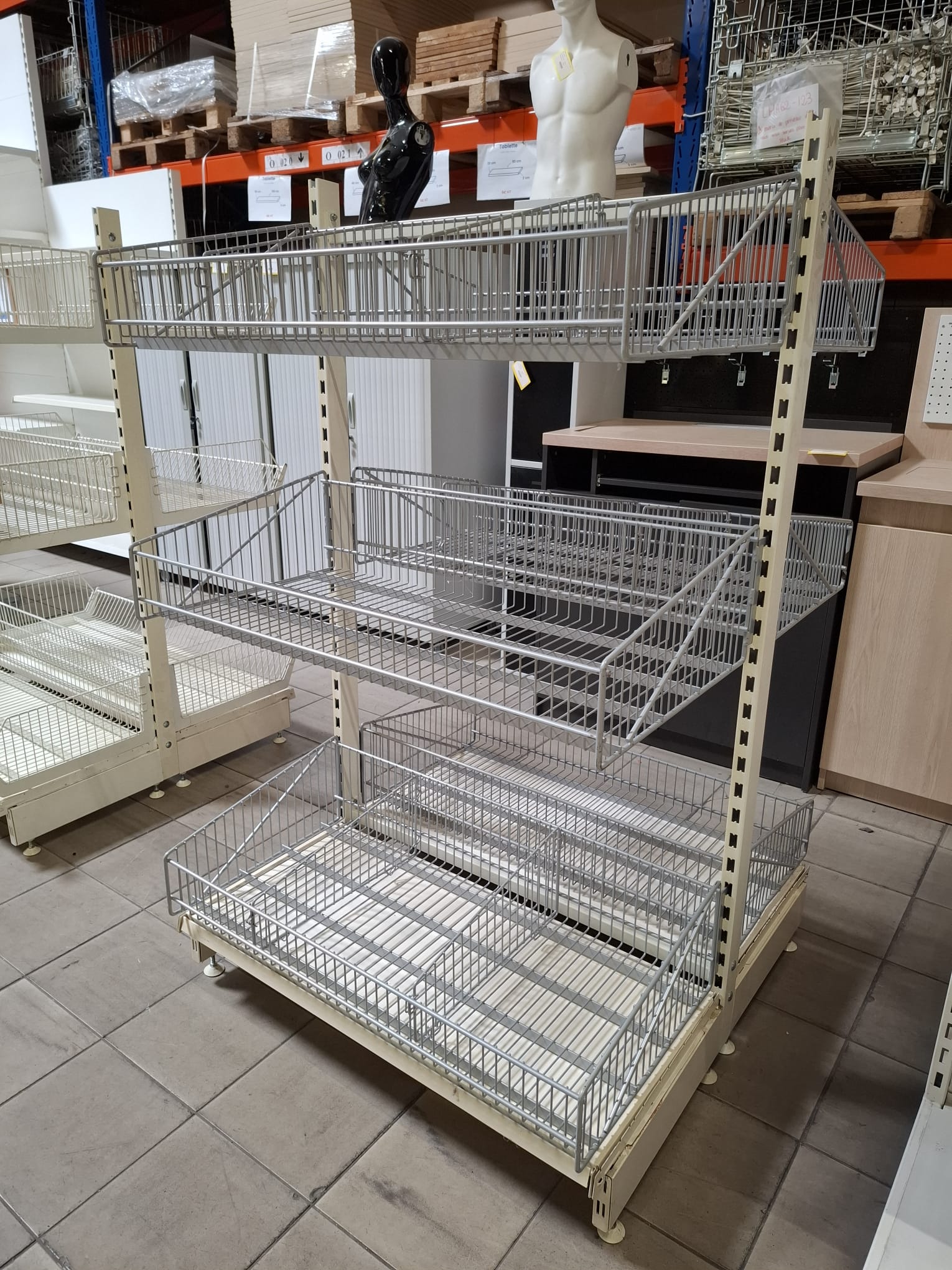 Gondole centrale avec 6 corbeilles – L104 cm