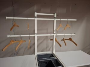 Table de travail mobile en bois et métal blanc – L158 cm