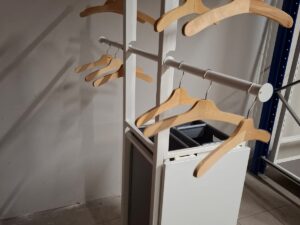 Table de travail mobile en bois et métal blanc – L158 cm
