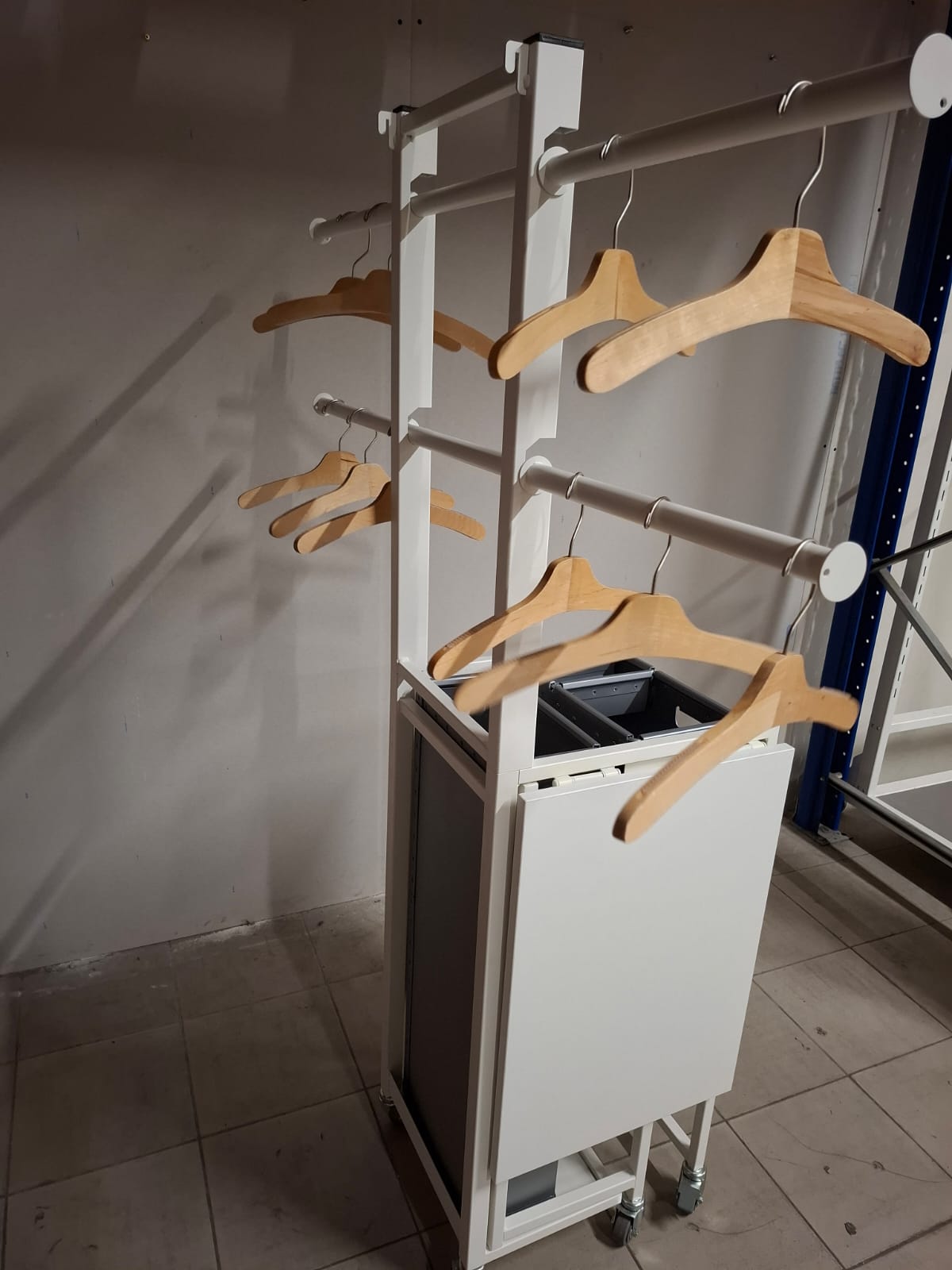 Table de travail mobile en bois et métal blanc – L158 cm
