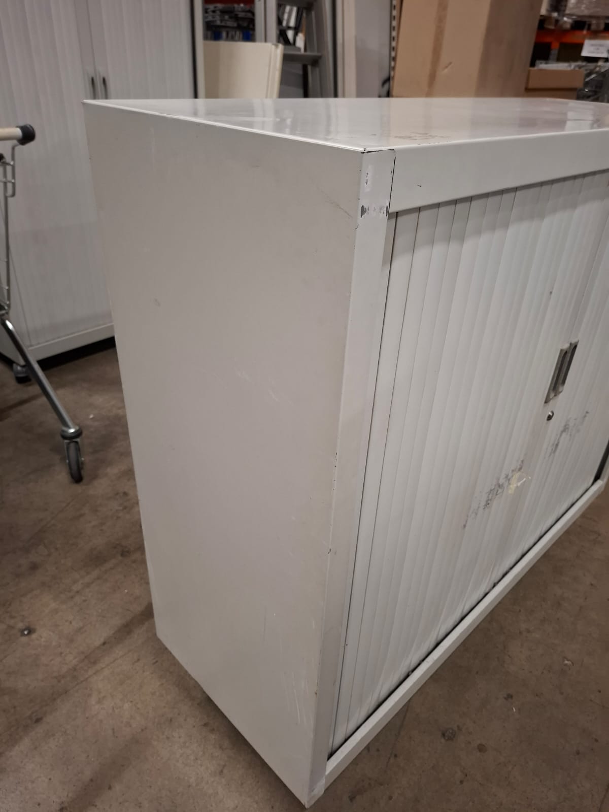 Armoire de bureau métallique grise sur roulettes sans clé – L120,5 cm