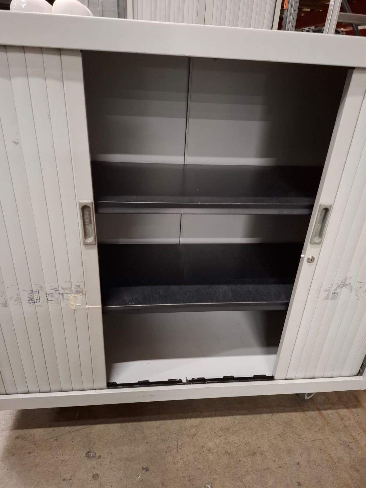 Armoire de bureau métallique grise sur roulettes sans clé – L120,5 cm