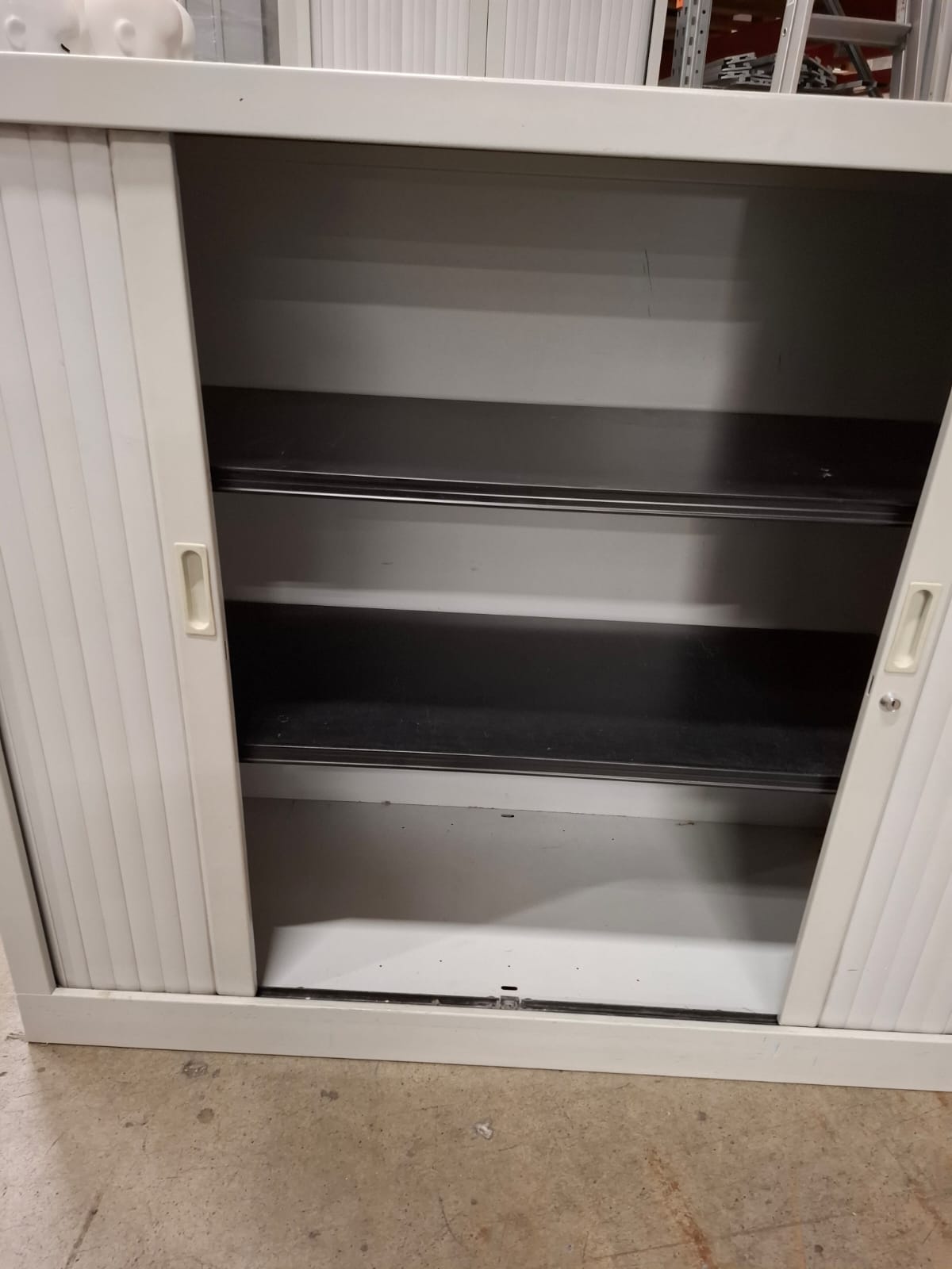 Armoire de bureau métallique grise sans clé – L120 cm