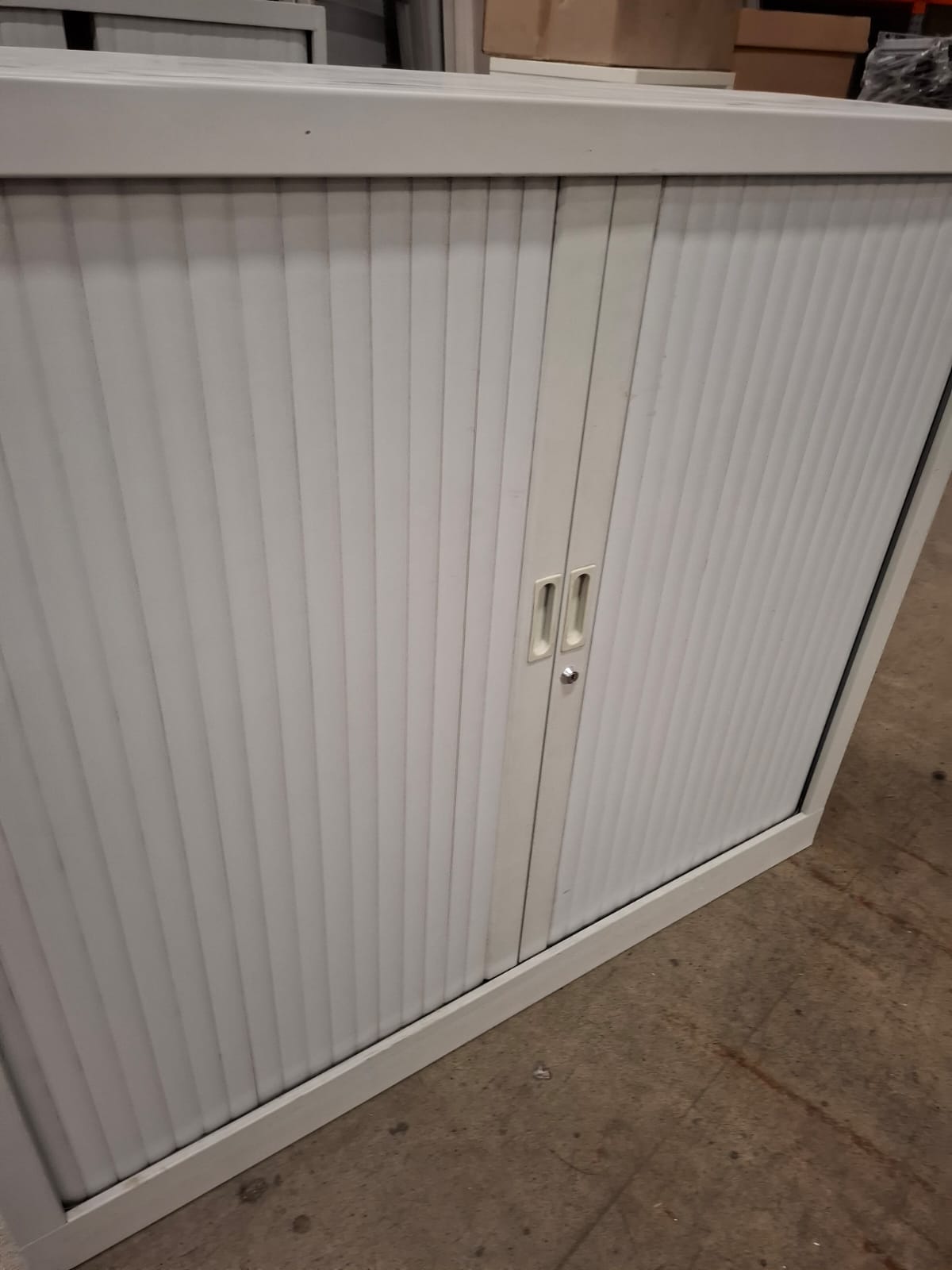 Armoire de bureau métallique grise sans clé – L120 cm