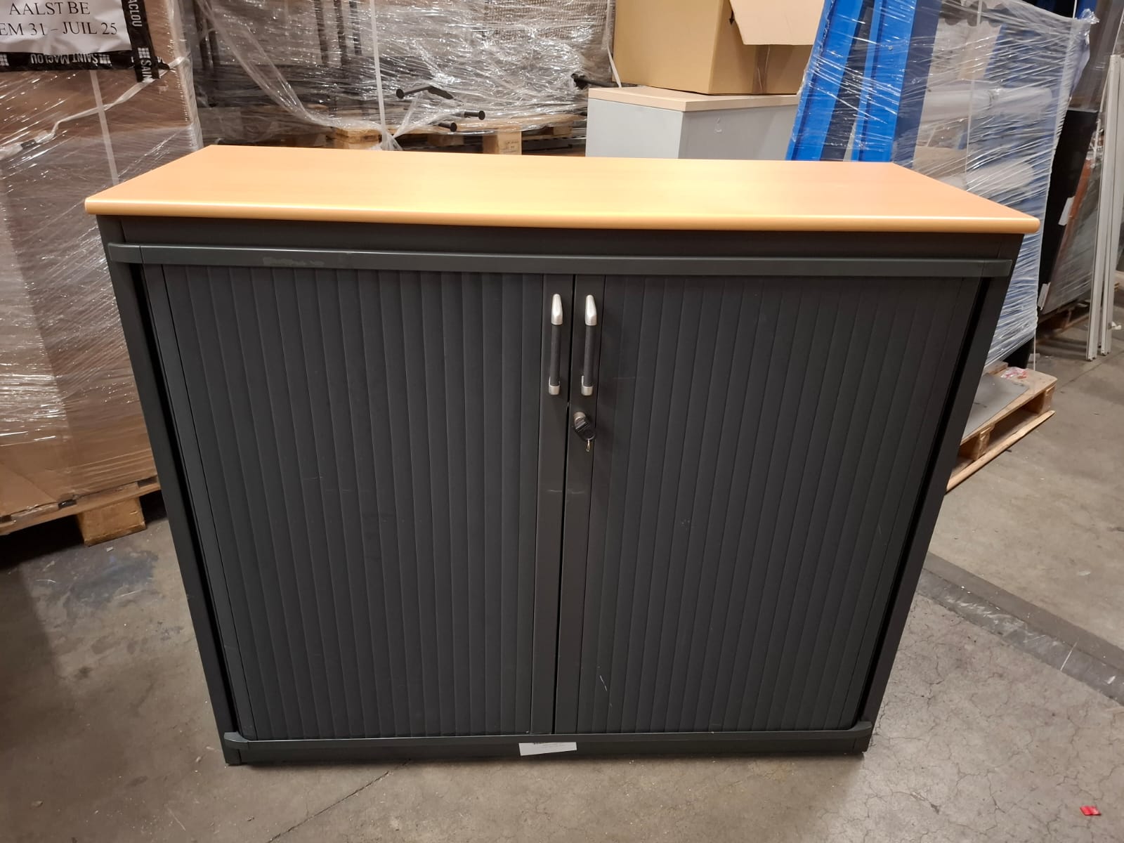 Armoire de bureau métallique gris et noir avec plateau bois – L120 cm